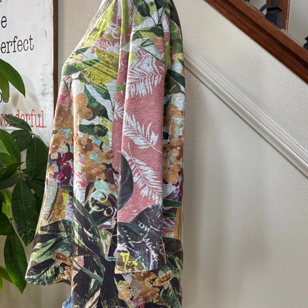Inoah Artsy Floral Multicolor Women's Top - Picture 4 of 9